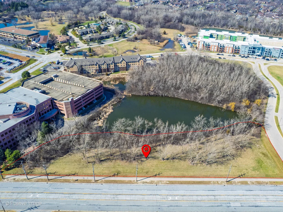 Photo of 1S678 Oakbrook Lake