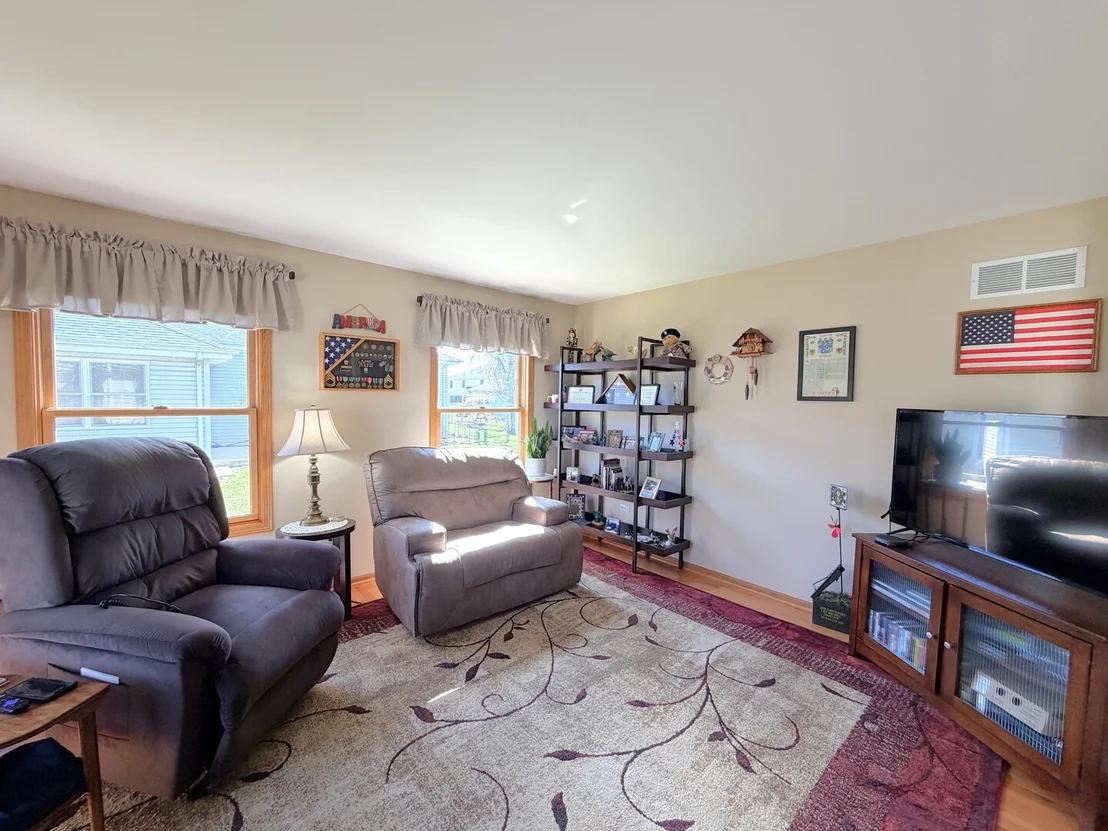Photo of 1425 Argyle Lane N