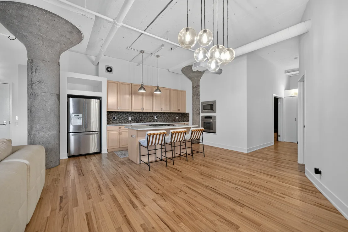 Photo of Unit 712 at 728 W Jackson Boulevard