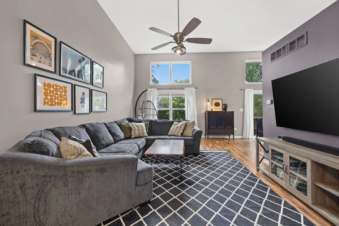Photo of 347 Gladstone Lane