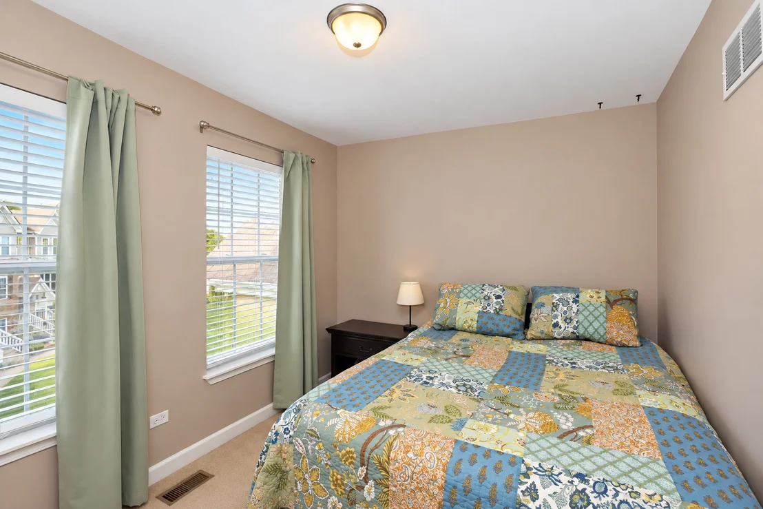 Photo of 142 Lakeshore Drive