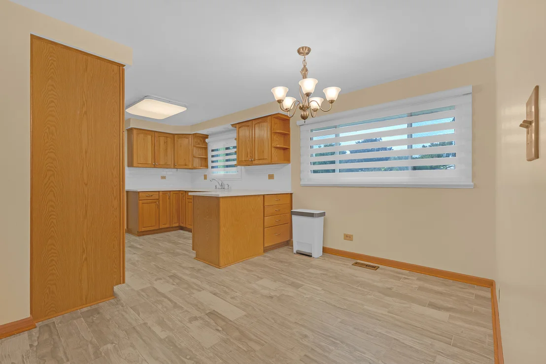 Photo of 864 PINEHURST Lane