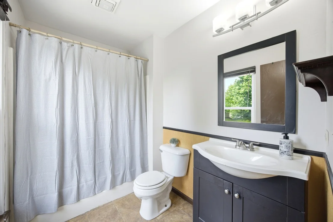 Photo of 2096 Edinburgh Lane