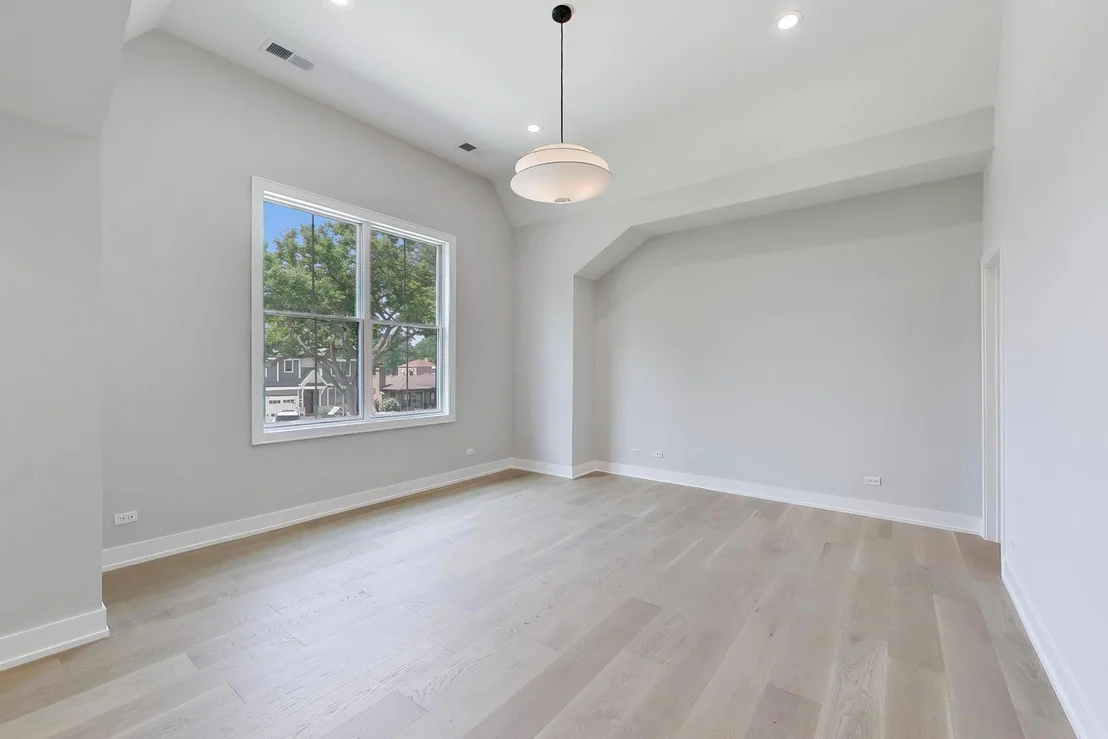 Photo of 787 S Cambridge Avenue