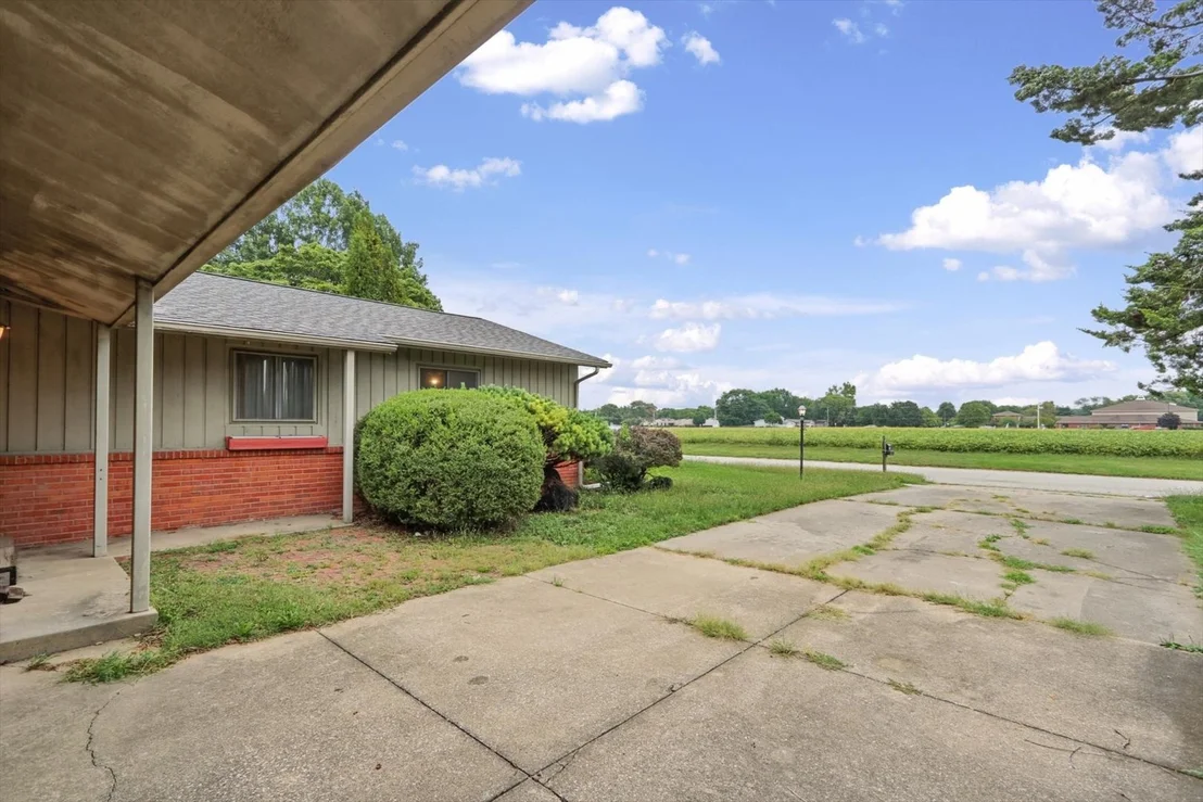 Photo of 1913 Moraine Drive