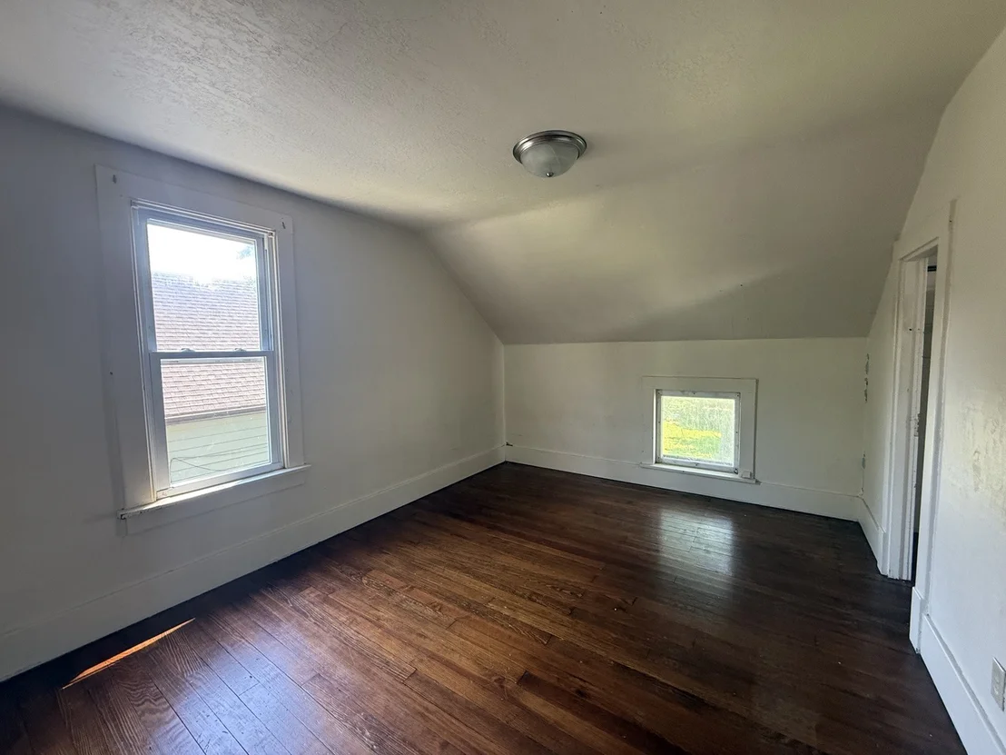 Photo of 1355 S 7th Avenue