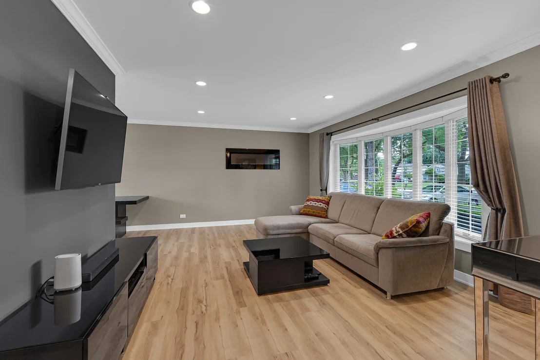 Photo of 210 W Pickwick Road