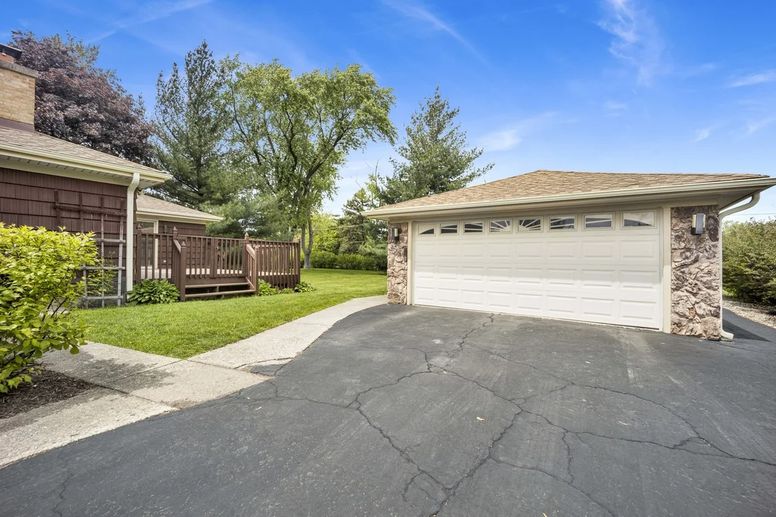Photo of 18W724 20th Place