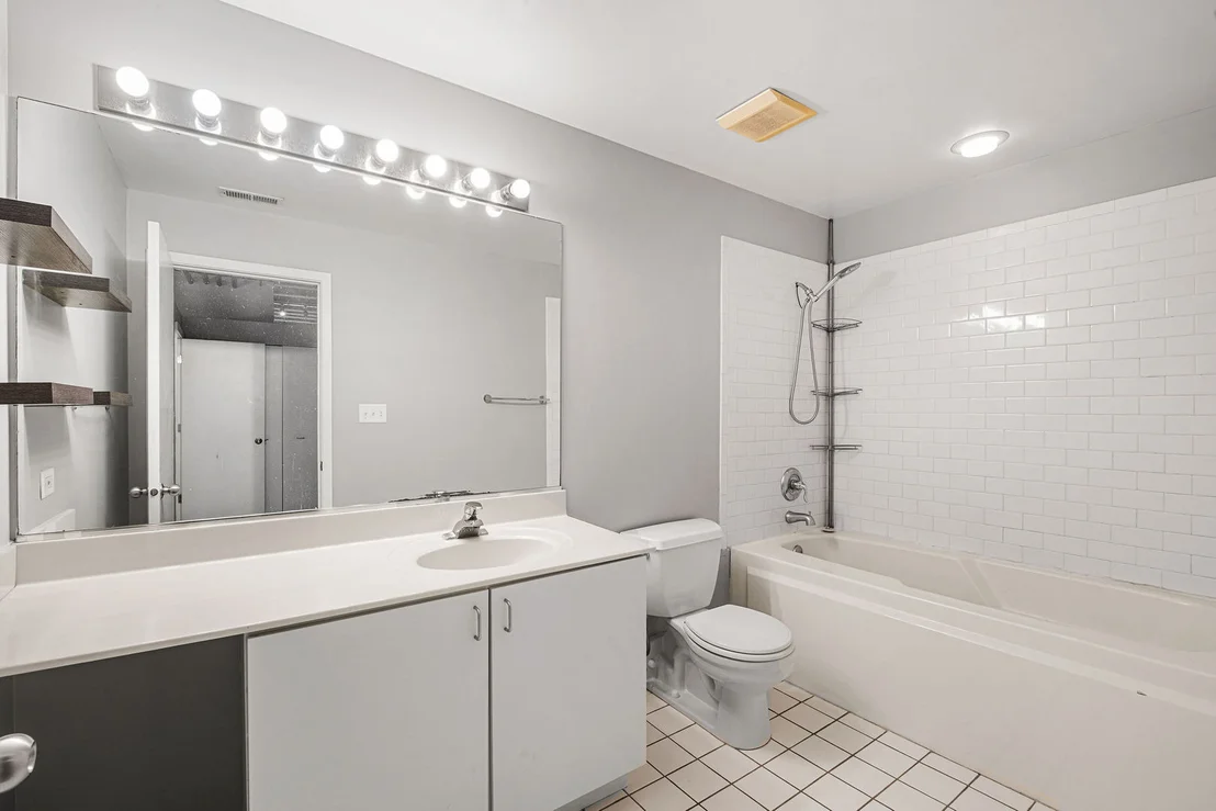 Photo of Unit 110 at 811 S Lytle Street