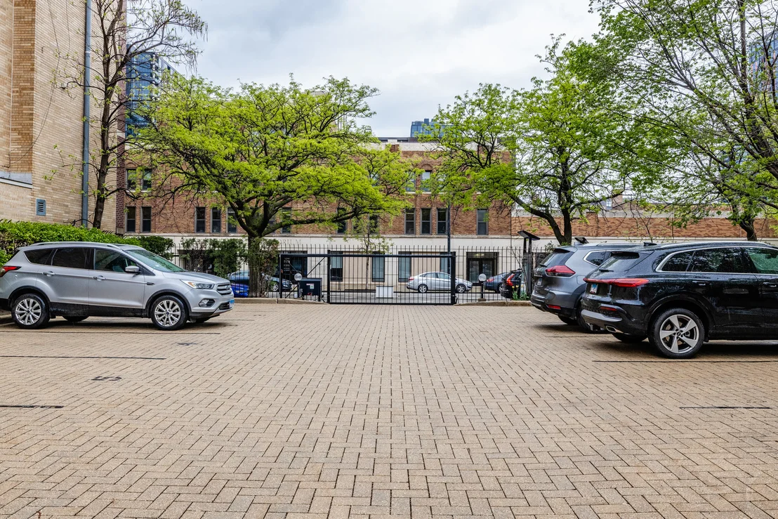 Photo of Unit 2G at 1327 W Washington Boulevard