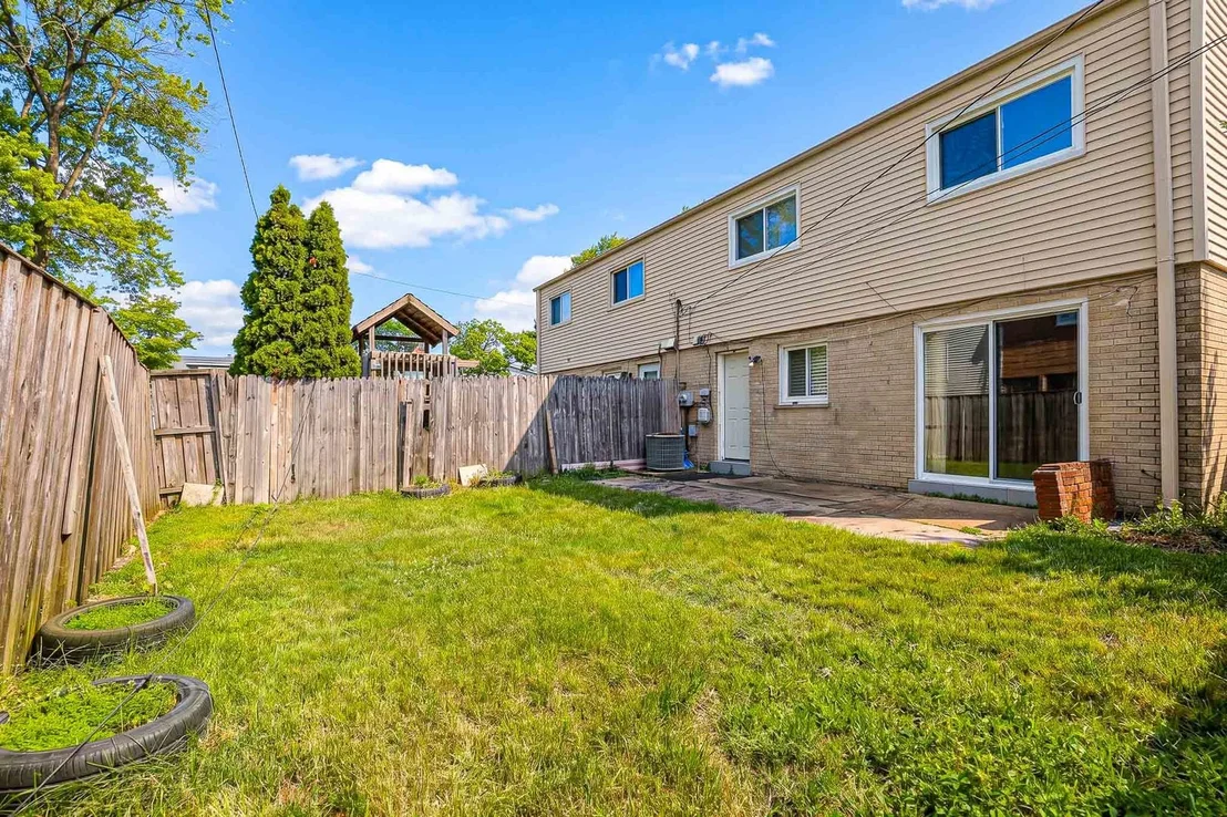 Photo of 9249 BARBERRY Lane