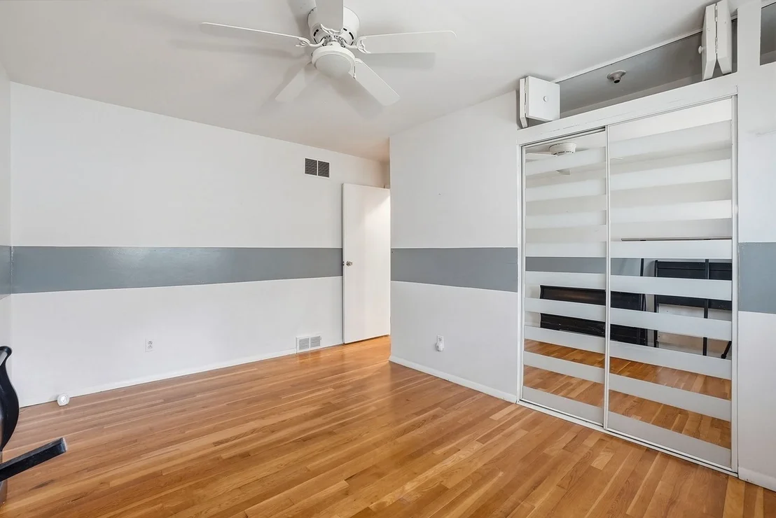 Photo of 18833 Park Avenue