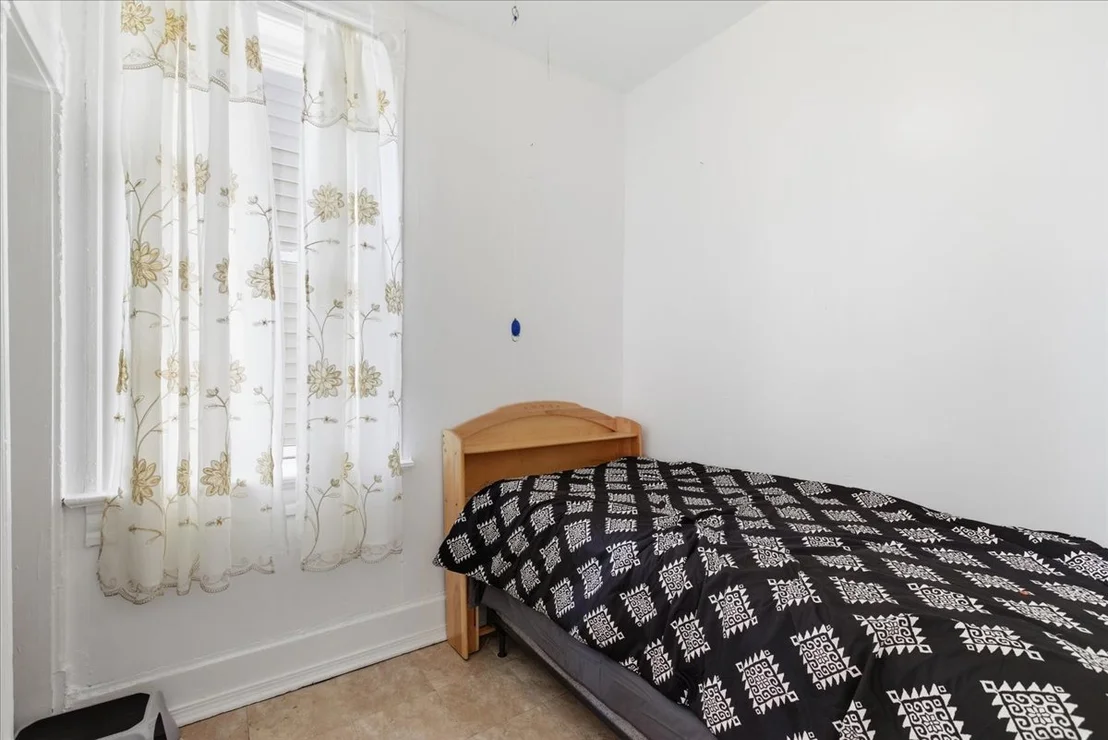 Photo of 516 W 45th Place