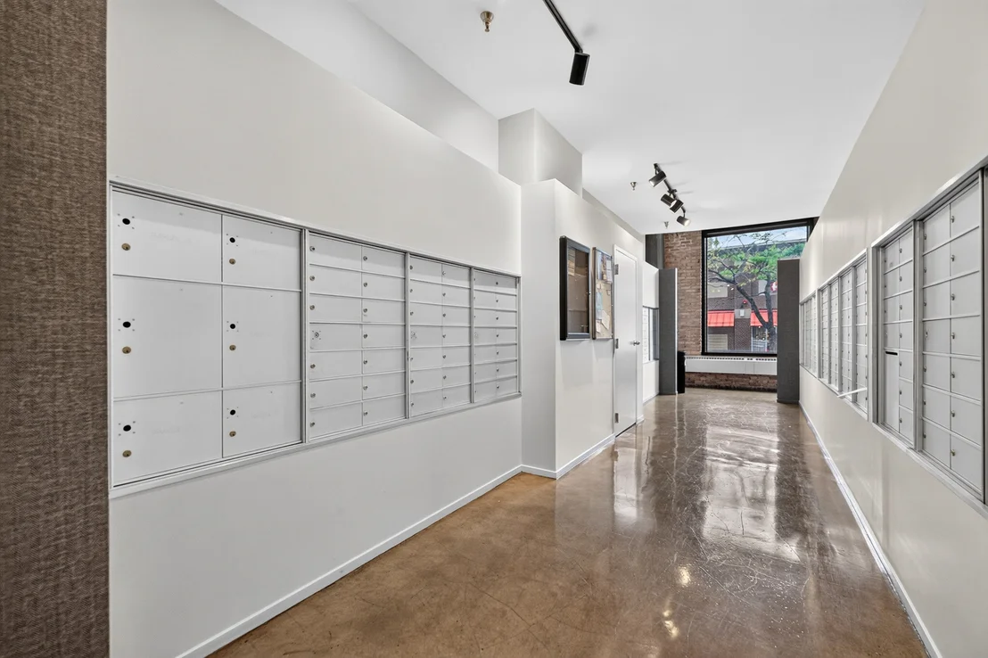 Photo of Unit 712 at 728 W Jackson Boulevard