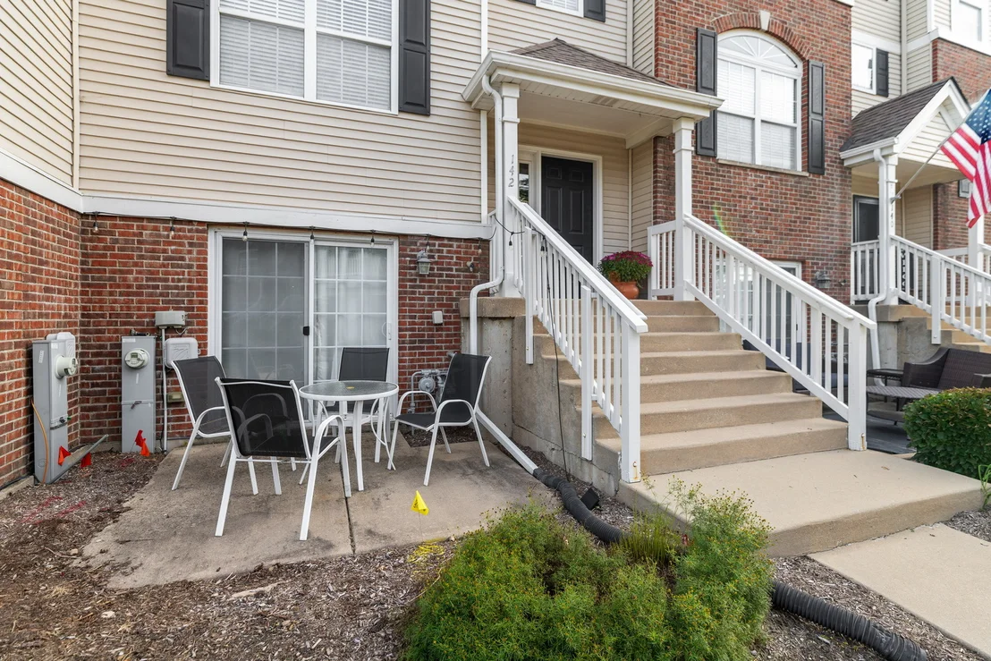 Photo of 142 Lakeshore Drive