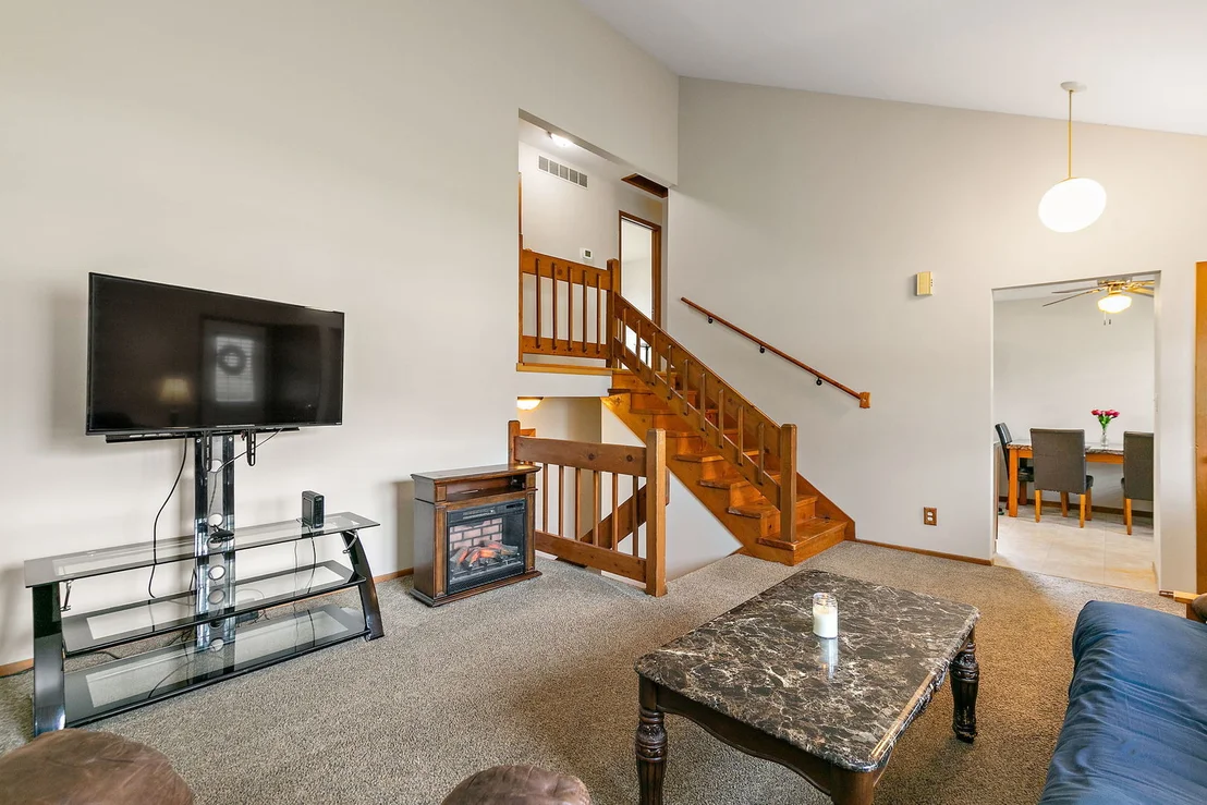 Photo of 313 N Huntington Drive