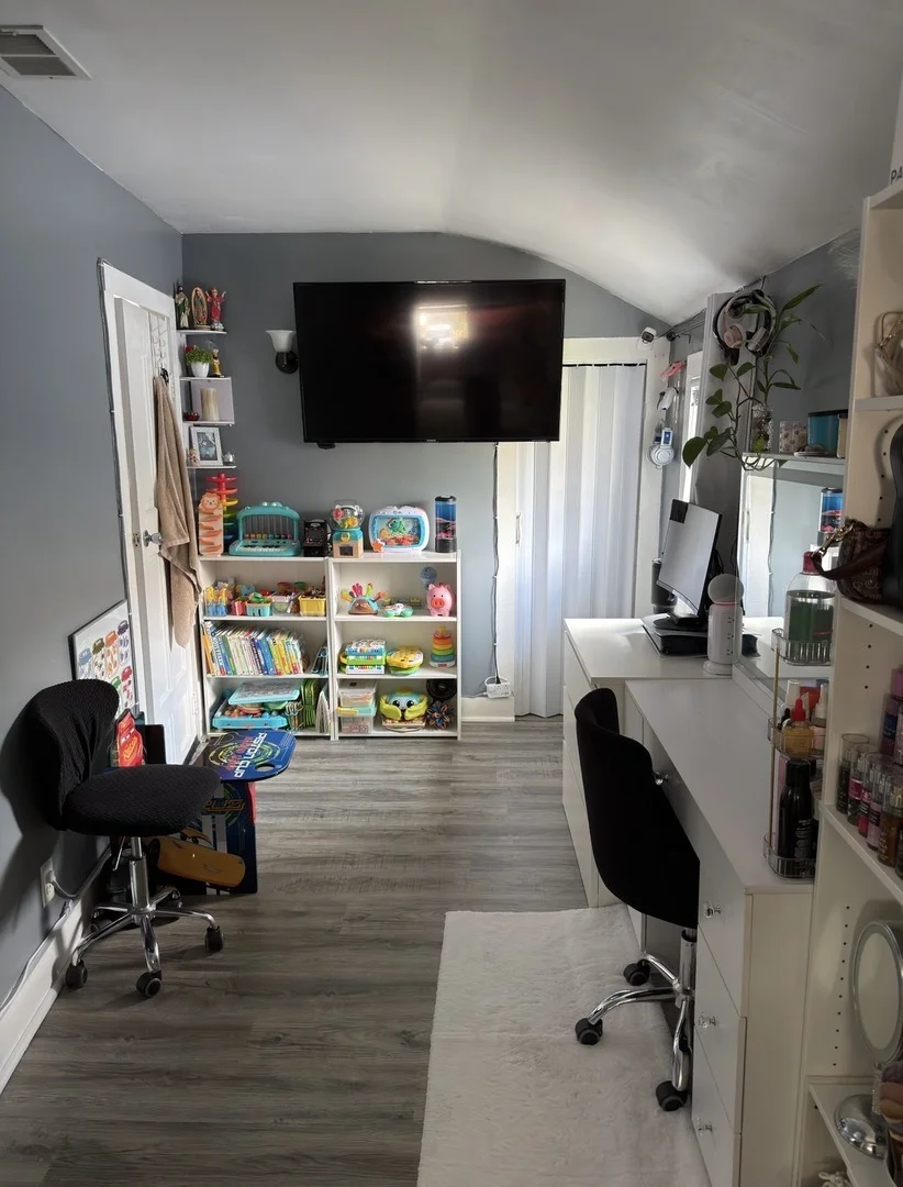 Photo of 727 Superior Street