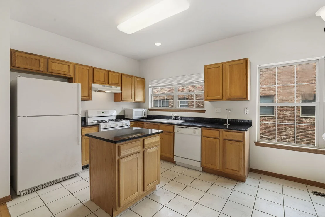 Photo of 1114 Des Plaines Avenue