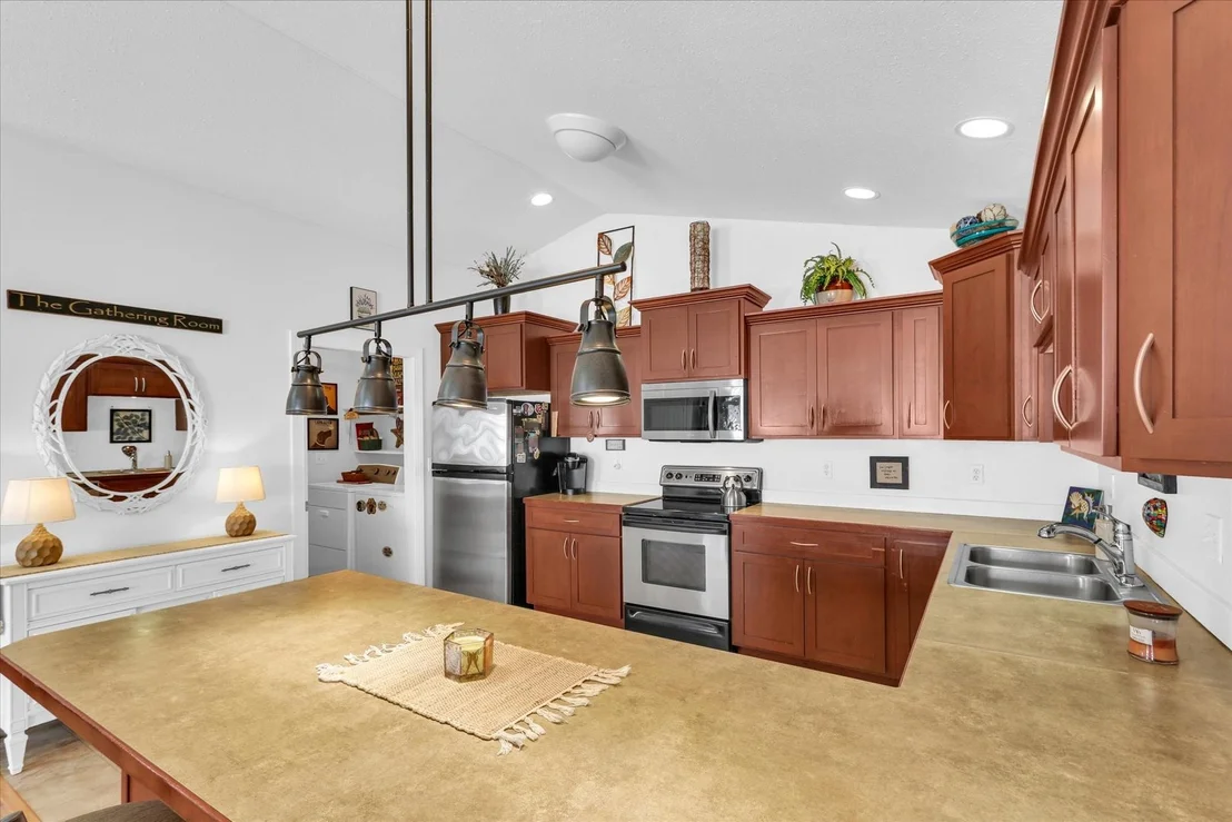 Photo of Unit 2517 at 2517 WINDWARD