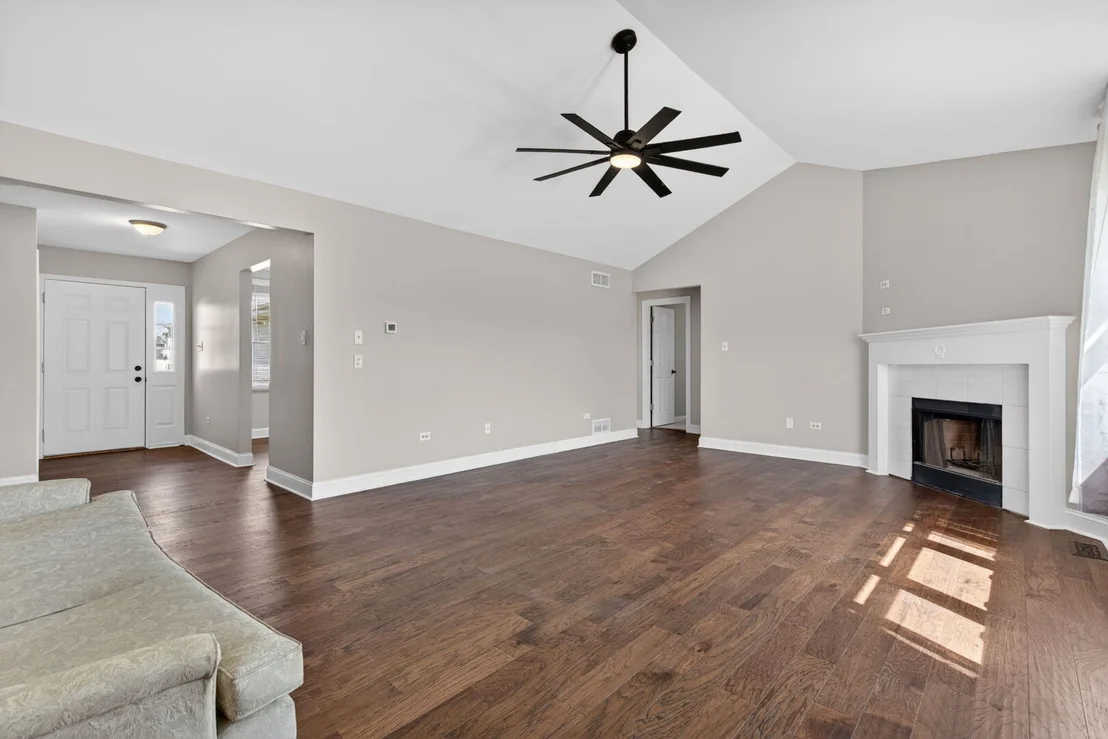 Photo of 1486 Bradley Way