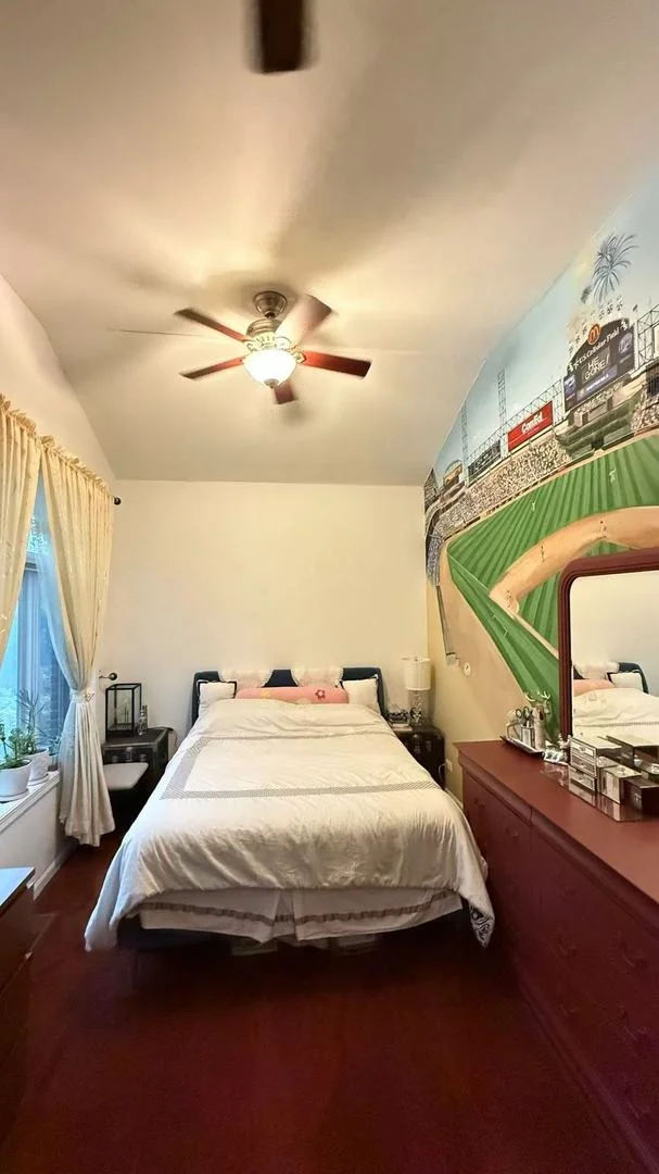 Photo of 422 W 42nd Place