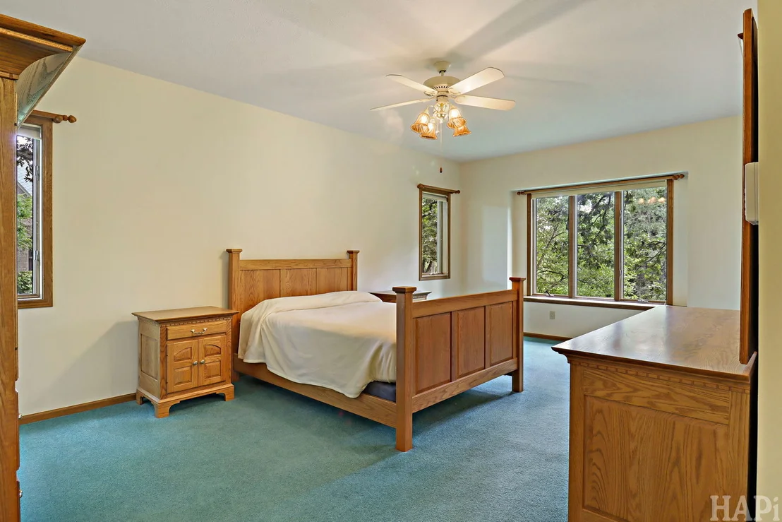 Photo of 2215 N Elmkirk Park