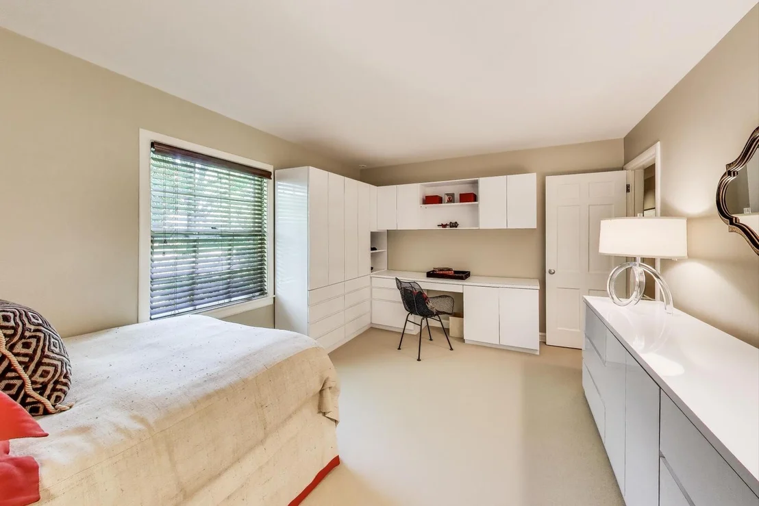 Photo of 1076 Old Elm Lane