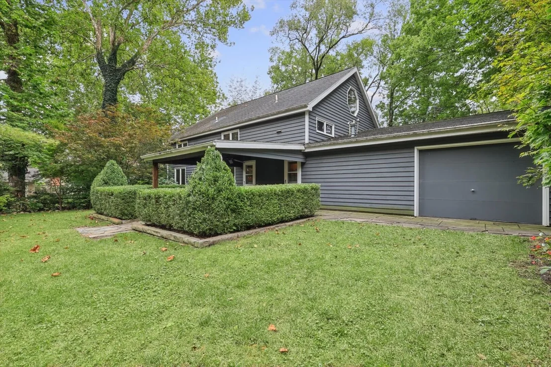 Photo of 802 La Sell Drive