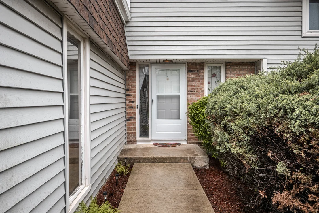 Photo of 585 Sharon Way