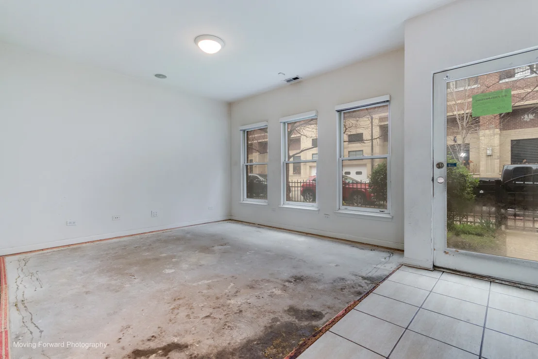 Photo of 814 W 15th Place