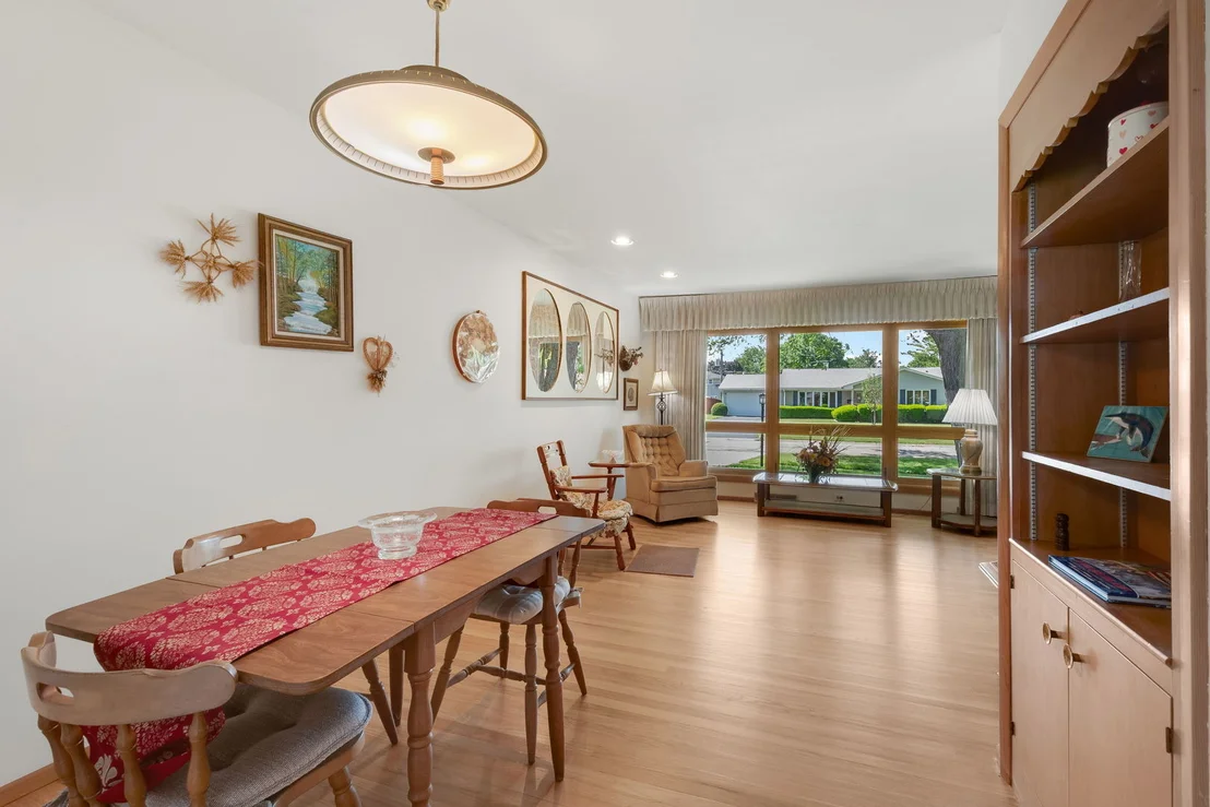 Photo of 472 W Walnut Avenue