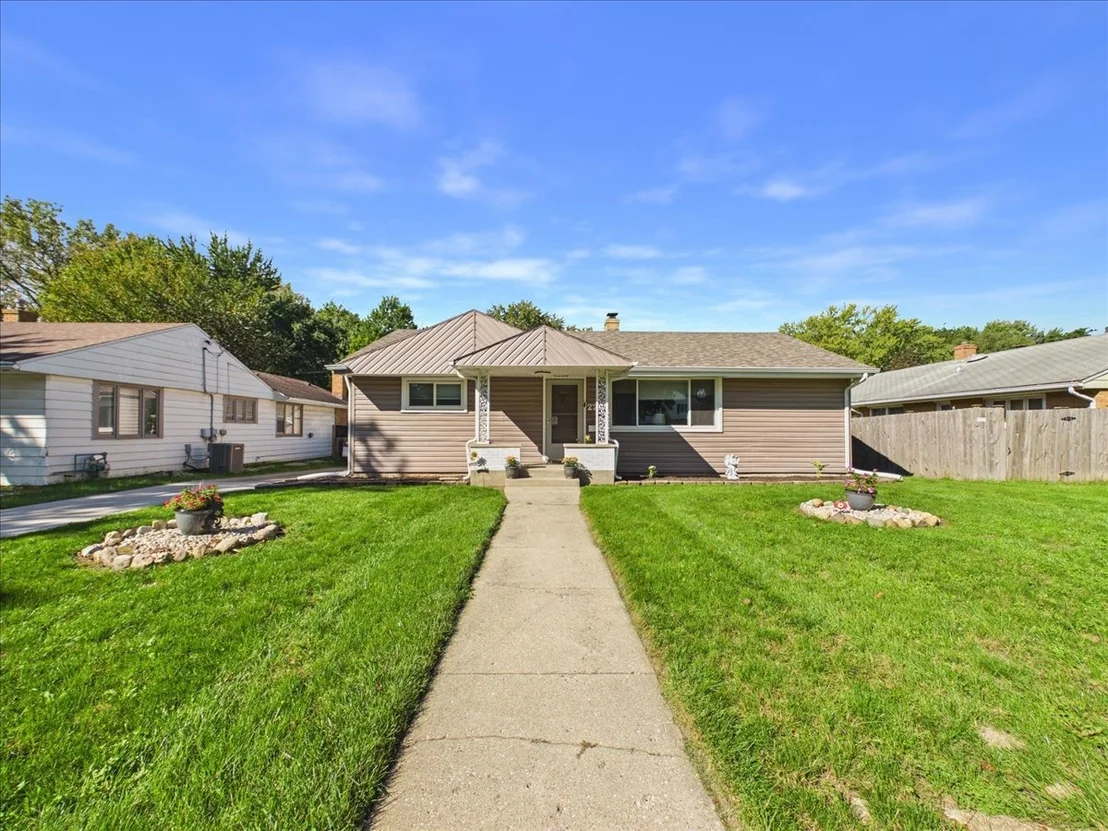 Photo of 220 FAIRVIEW Boulevard