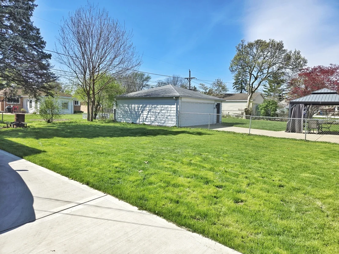 Photo of 980 W Grant Drive