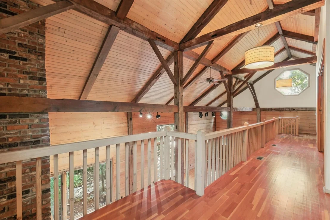 Photo of 802 La Sell Drive