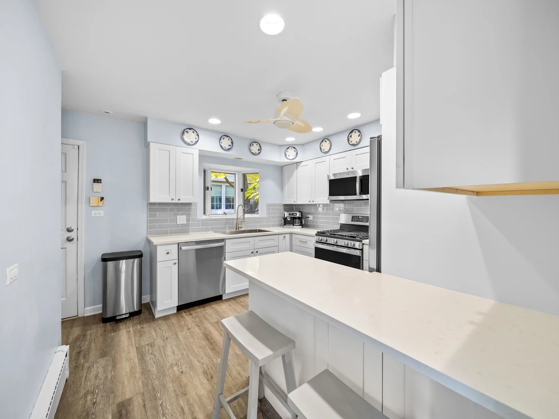 Photo of 1100 Raleigh Road