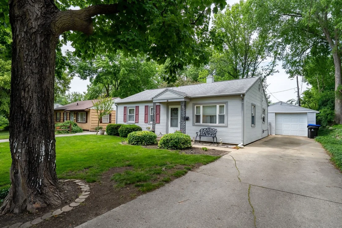 Photo of 1210 Greenlawn Drive