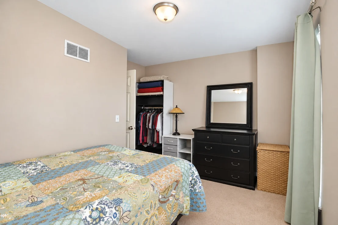 Photo of 142 Lakeshore Drive