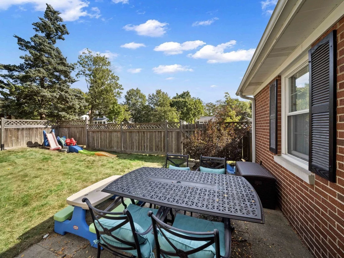 Photo of 1100 Raleigh Road