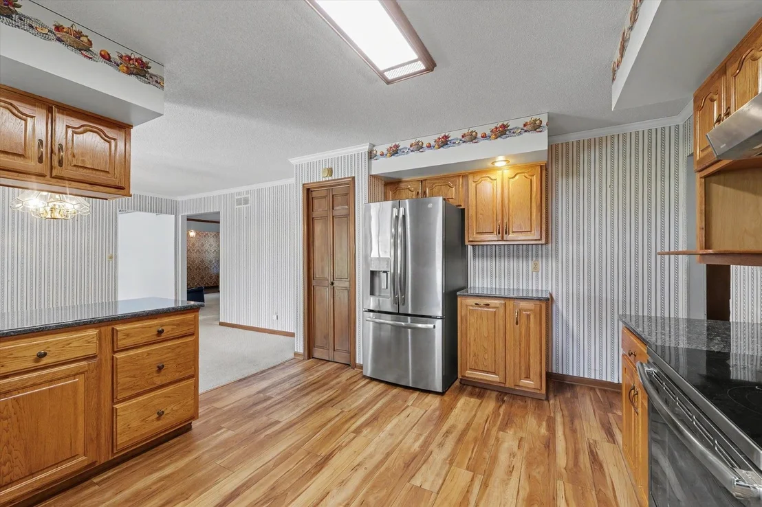 Photo of 906 Crestview Drive