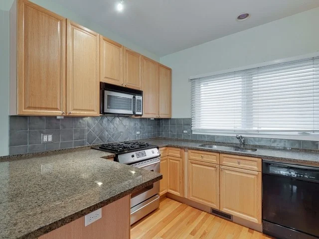Photo of Unit E2 at 1889 MAPLE Avenue