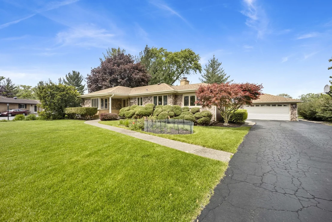 Photo of 18W724 20th Place