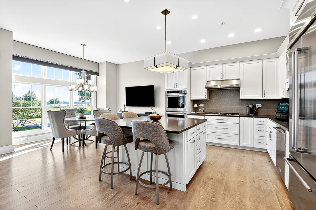 Photo of 827 Edgewater Parkway