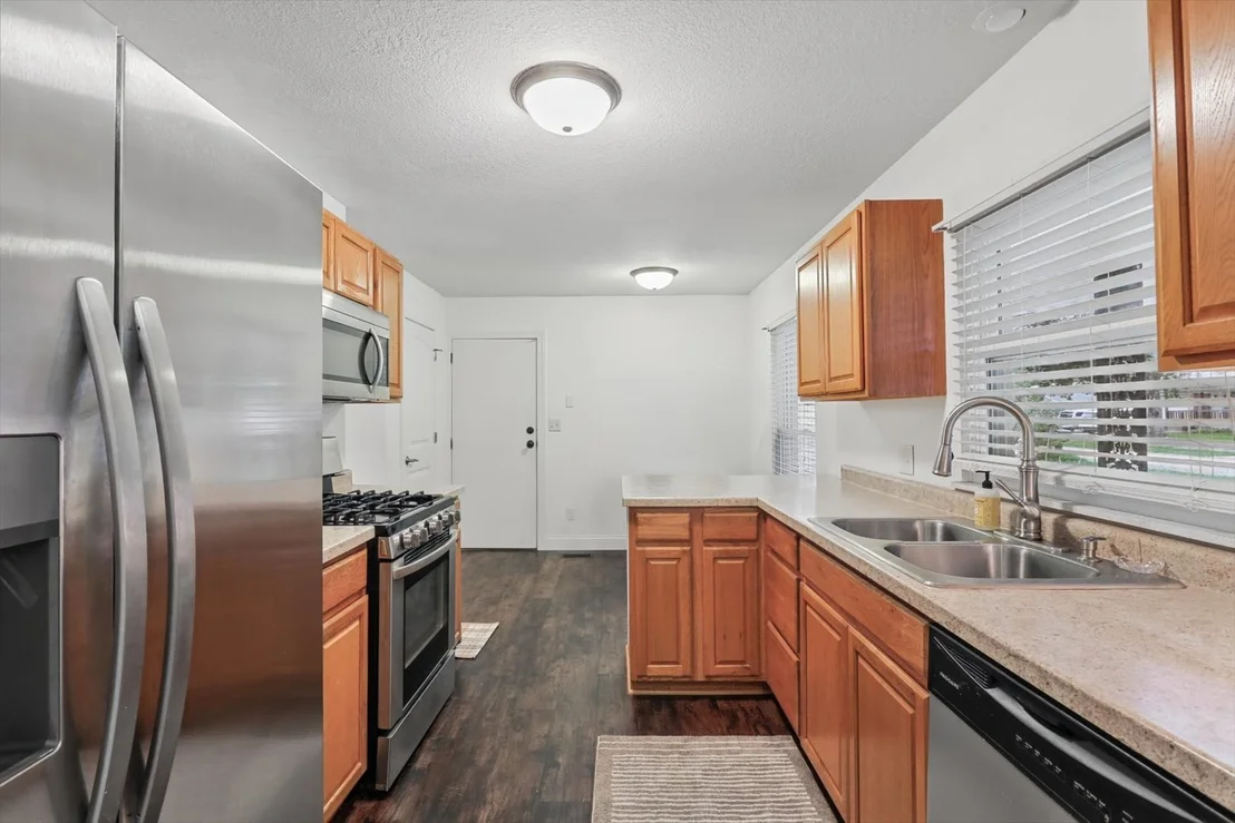 Photo of 905 Stratford Drive