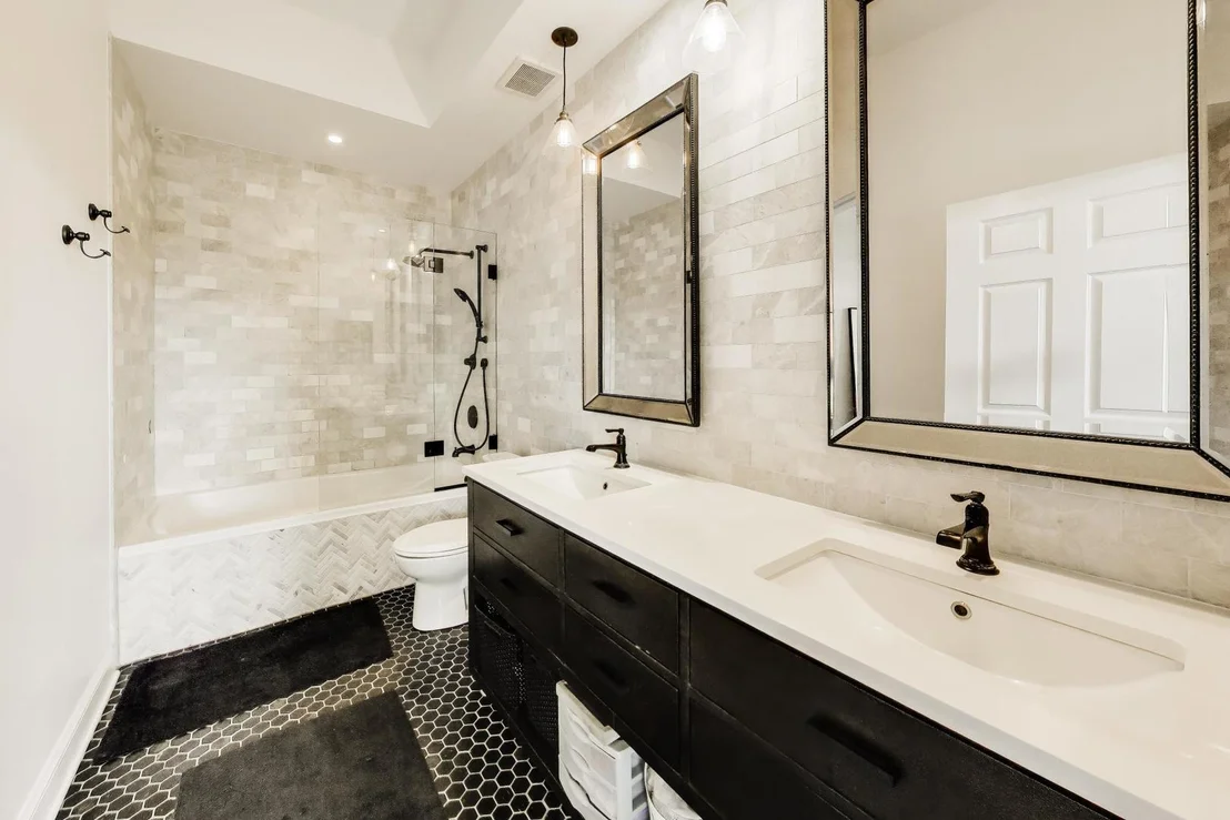 Photo of Unit 405 at 1301 W Washington Boulevard