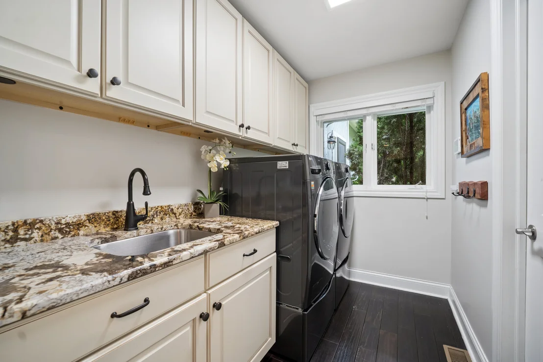 Photo of 498 Lakepoint Drive