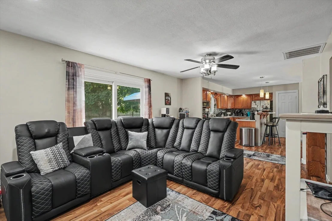 Photo of 1044 Pinecrest Drive