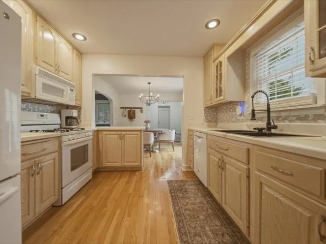 Photo of 902 W Washington Street