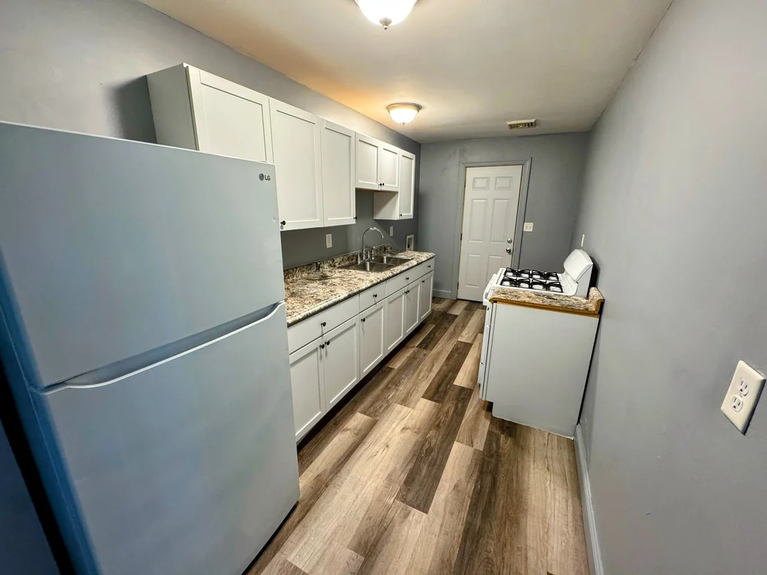 Photo of 1320 Hedge Road
