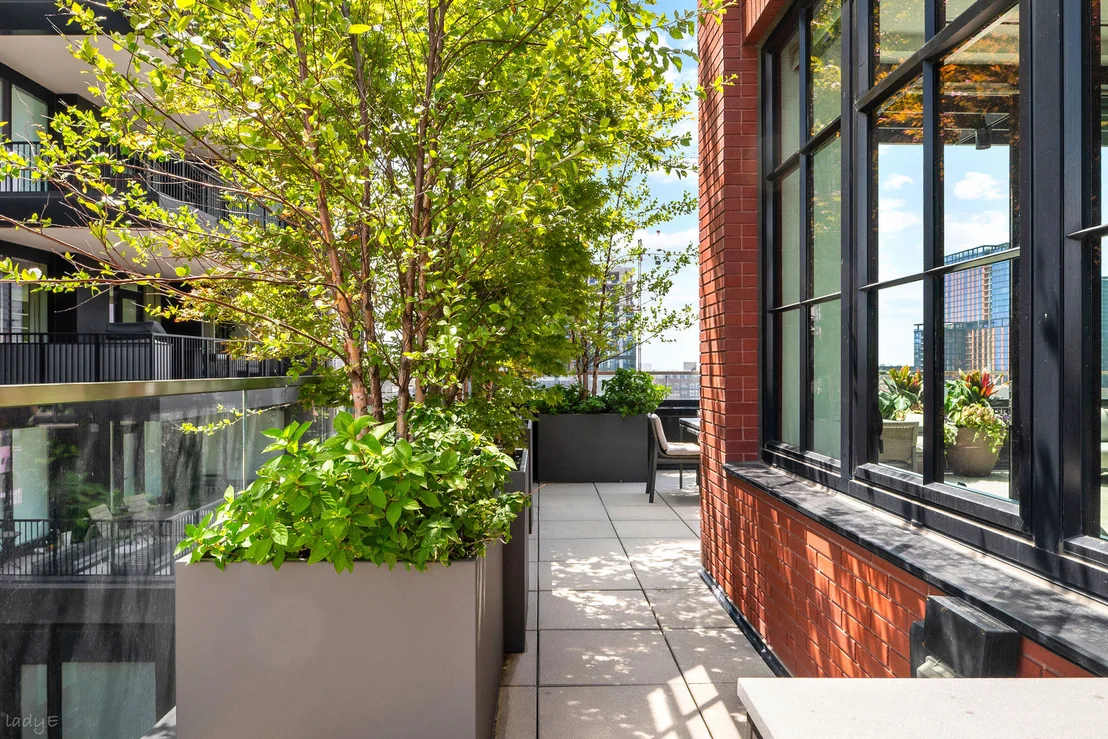 Photo of Unit PH8D at 1109 W Washington Boulevard