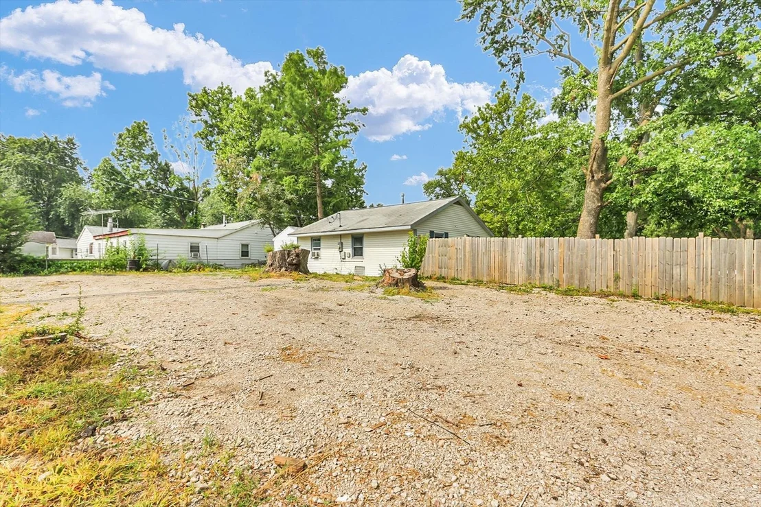 Photo of 1408 Hedge Road